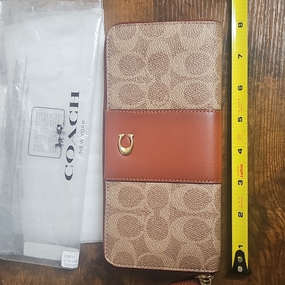 Coach Signature Wallet in Tan/Rust - Picture 7 of 12